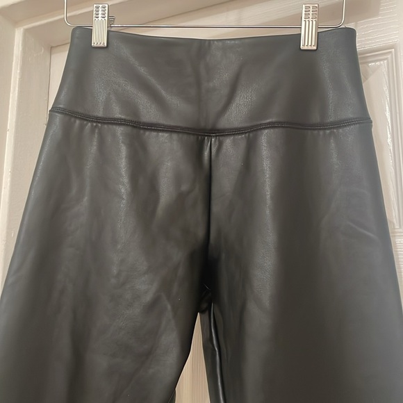 Hollister faux leather women’s leggings. Ultra high rise. - Picture 4 of 6